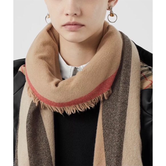 Burberry - Icon Stripe Wool Cashmere Scarf - Picture 2 of 15